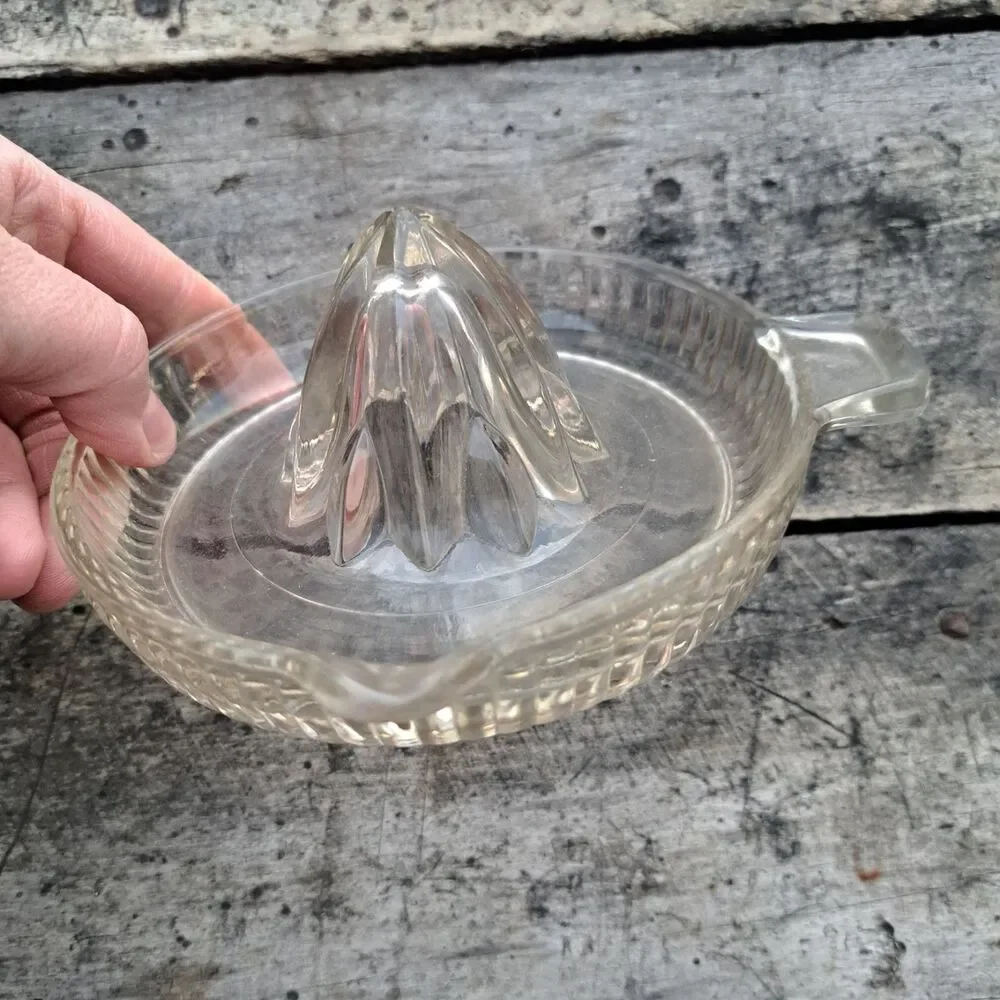 Vintage 6” Juicer Clear Glass Hand Reamer Handle Pour Spout Orange Lemon 1950's